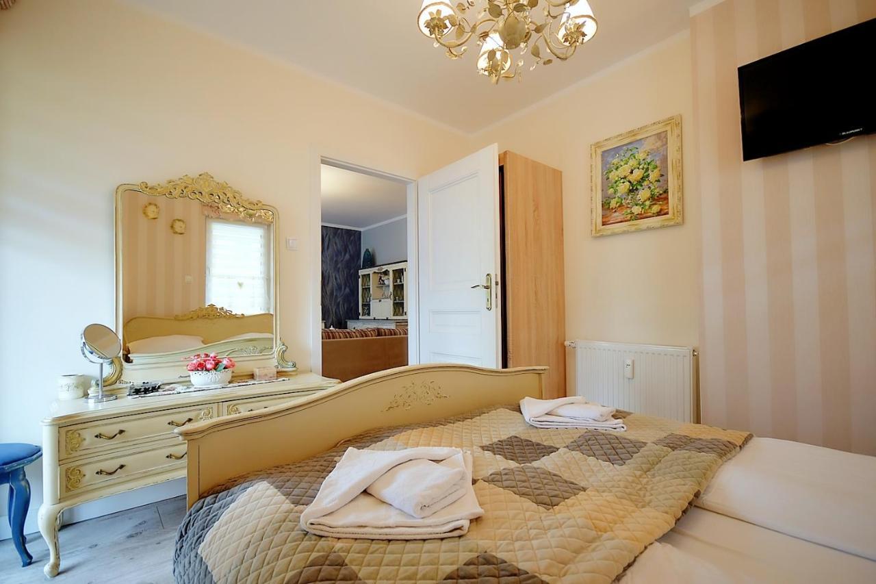 Miodowy Dom Exspanse Apartament 2 Lub 3 Pokoje Z Tarasem I Parkingiem Колобжег Экстерьер фото