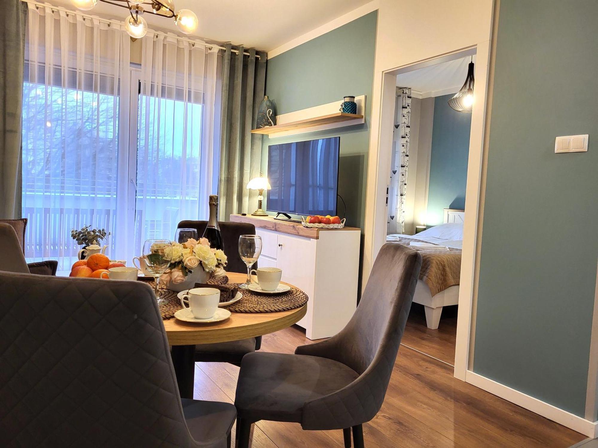 Miodowy Dom Exspanse Apartament 2 Lub 3 Pokoje Z Tarasem I Parkingiem Колобжег Экстерьер фото