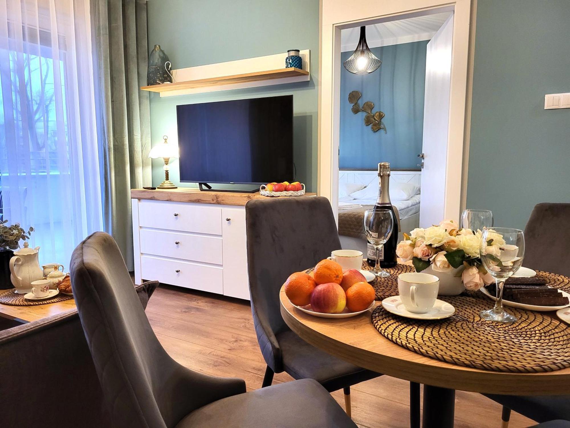 Miodowy Dom Exspanse Apartament 2 Lub 3 Pokoje Z Tarasem I Parkingiem Колобжег Экстерьер фото