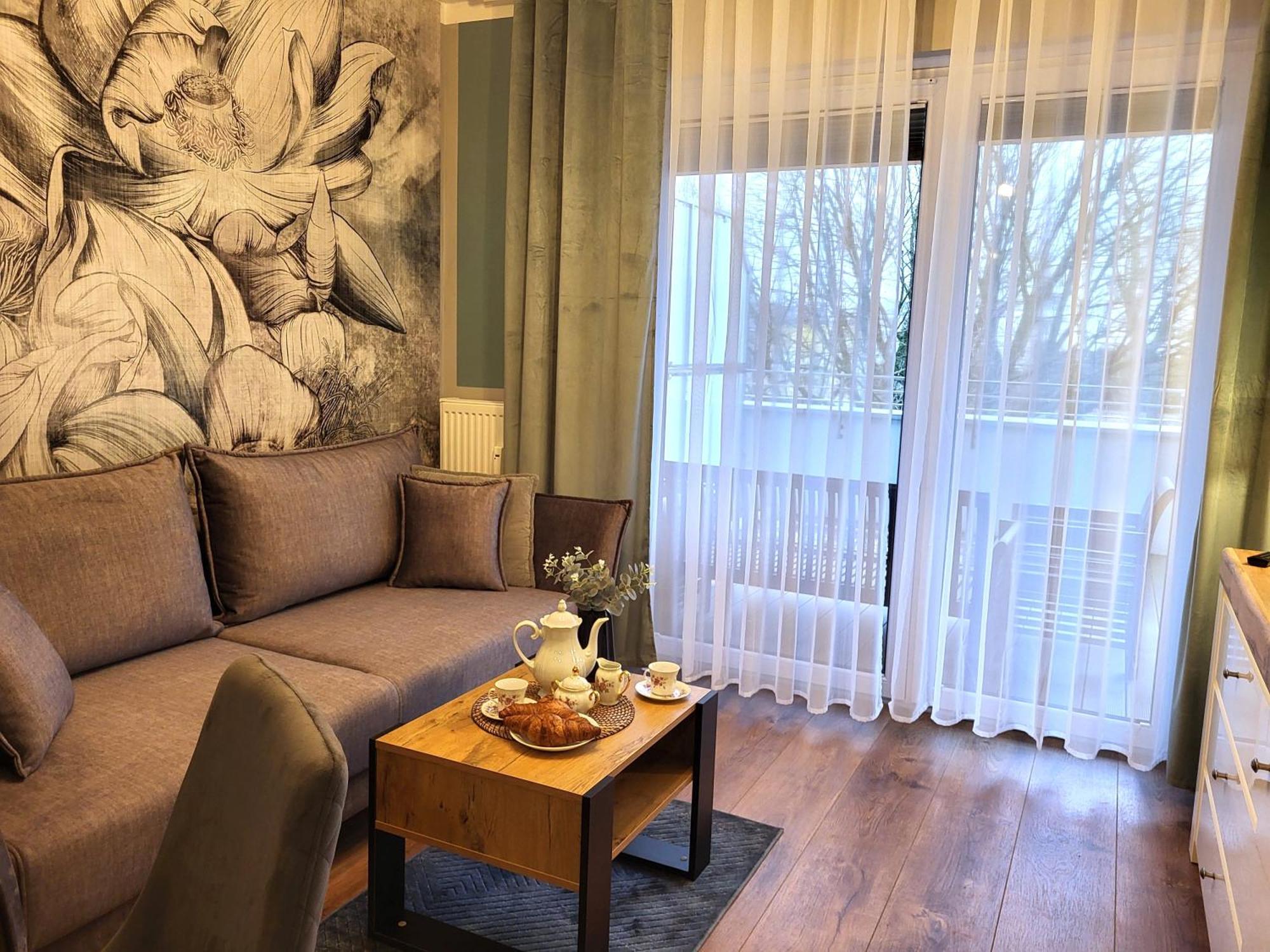 Miodowy Dom Exspanse Apartament 2 Lub 3 Pokoje Z Tarasem I Parkingiem Колобжег Экстерьер фото