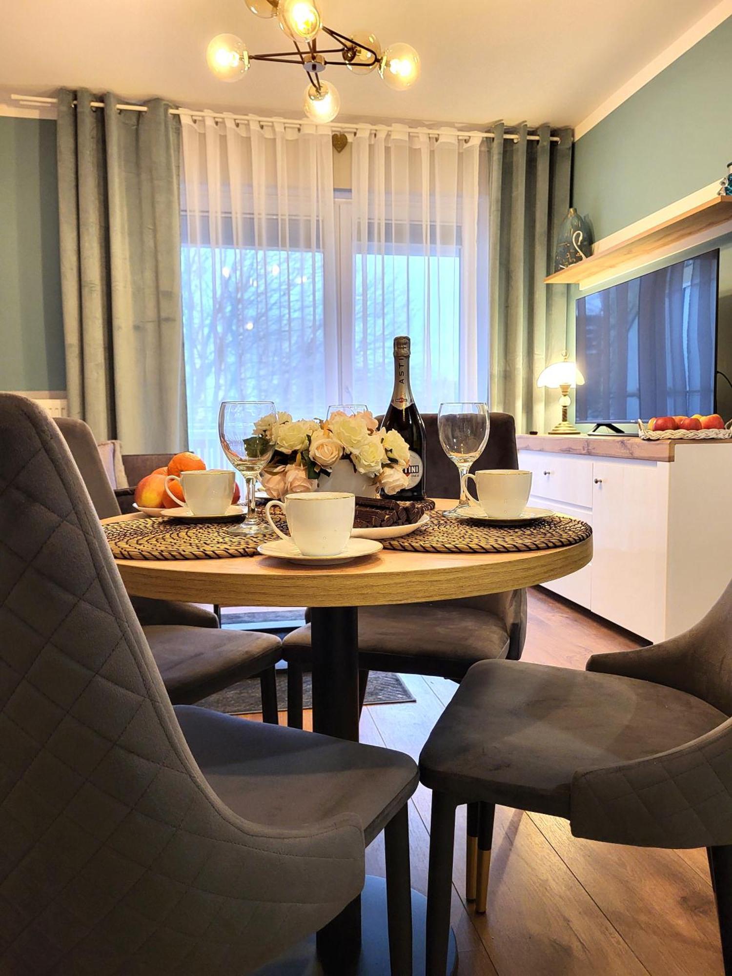 Miodowy Dom Exspanse Apartament 2 Lub 3 Pokoje Z Tarasem I Parkingiem Колобжег Экстерьер фото