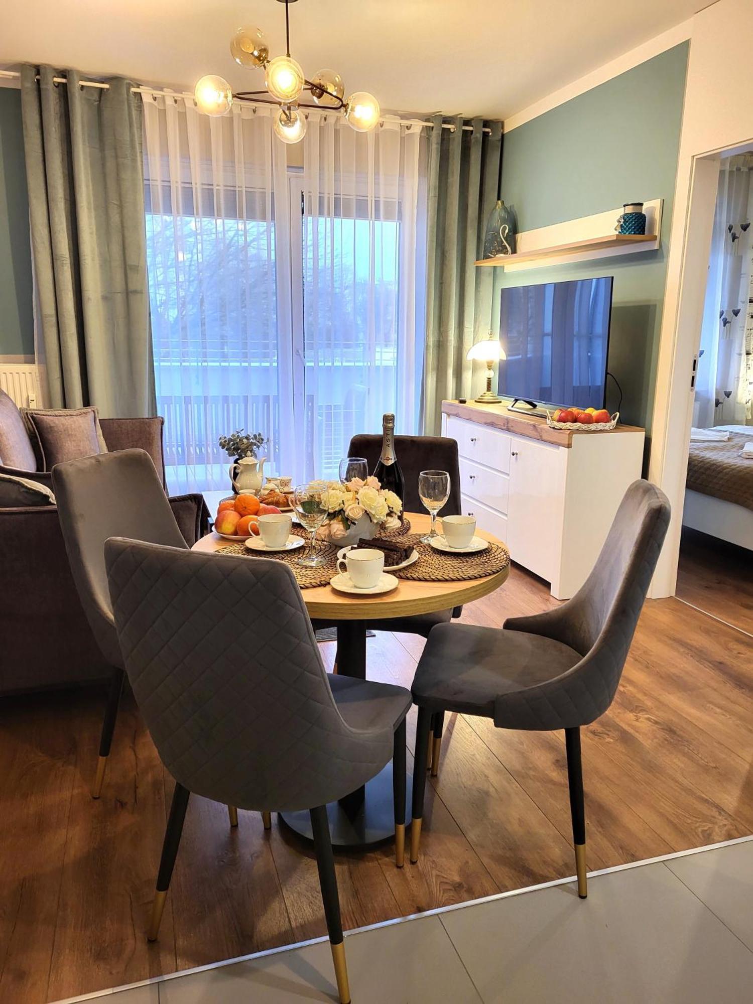 Miodowy Dom Exspanse Apartament 2 Lub 3 Pokoje Z Tarasem I Parkingiem Колобжег Экстерьер фото