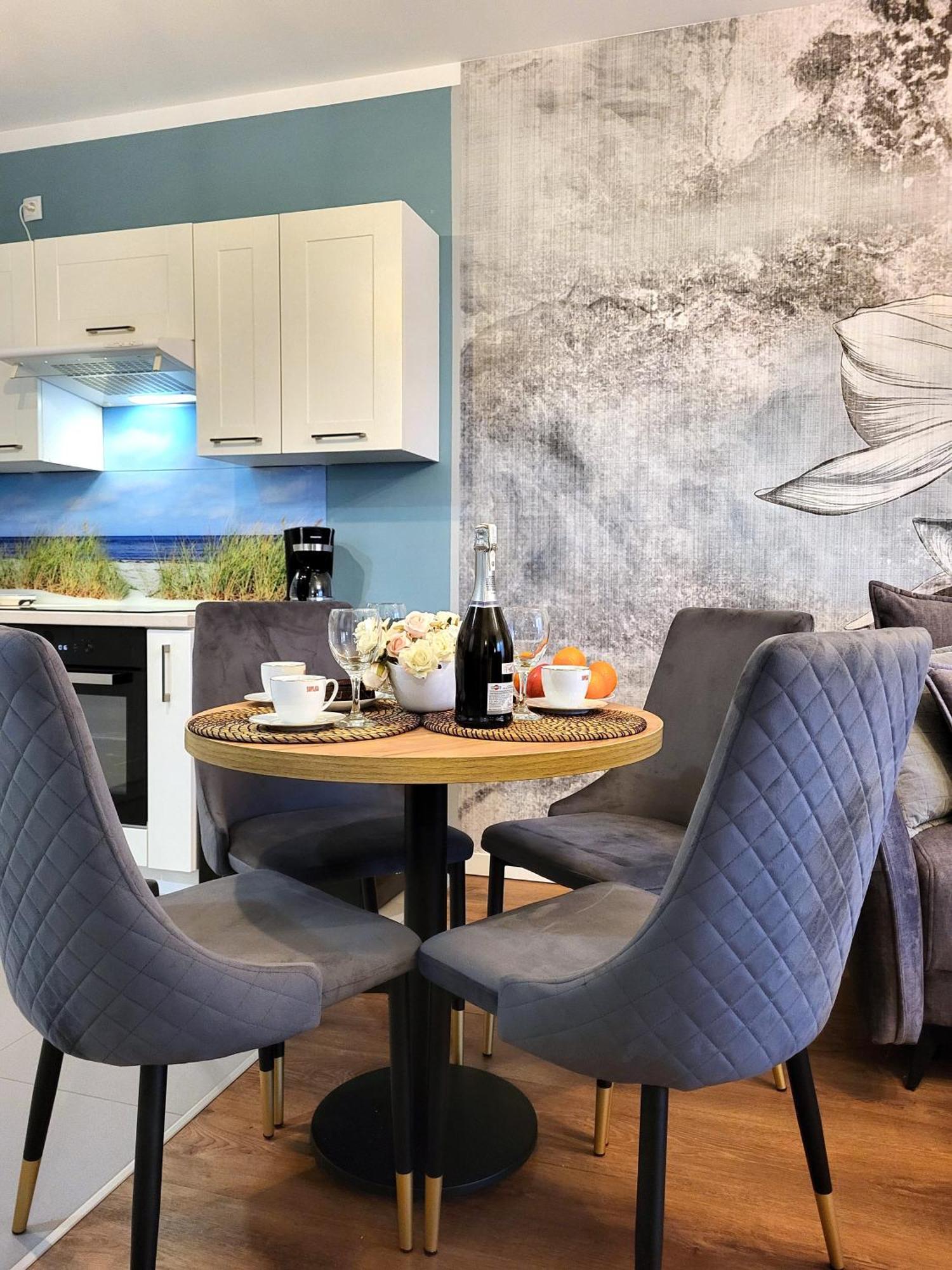Miodowy Dom Exspanse Apartament 2 Lub 3 Pokoje Z Tarasem I Parkingiem Колобжег Экстерьер фото