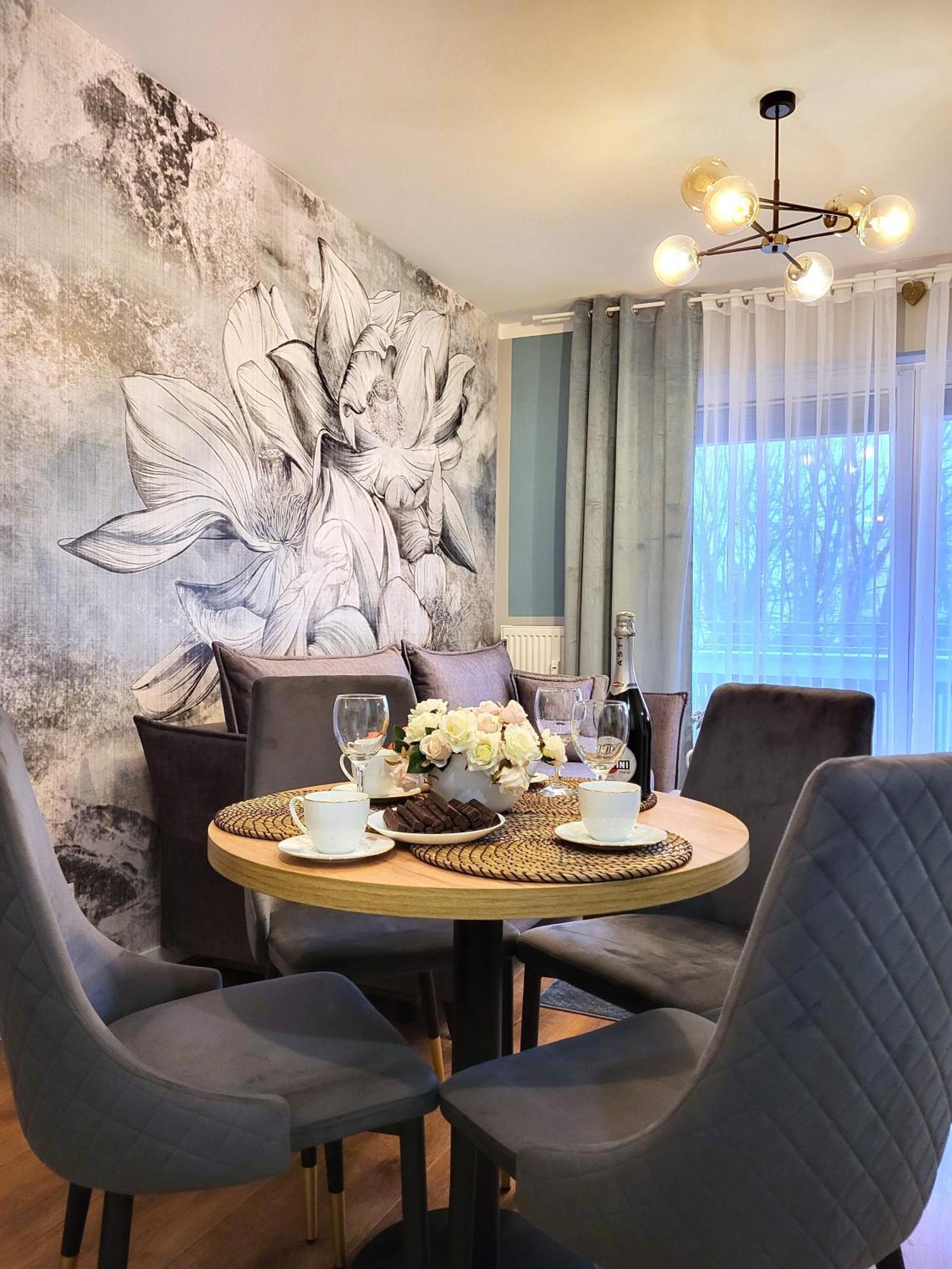Miodowy Dom Exspanse Apartament 2 Lub 3 Pokoje Z Tarasem I Parkingiem Колобжег Экстерьер фото
