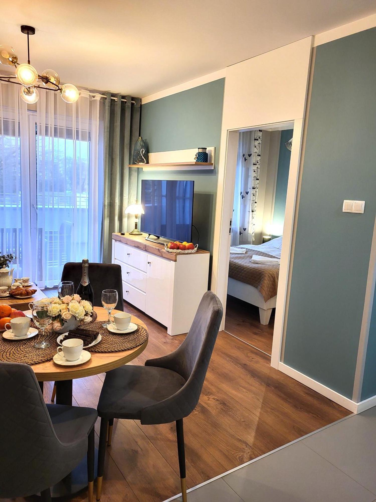 Miodowy Dom Exspanse Apartament 2 Lub 3 Pokoje Z Tarasem I Parkingiem Колобжег Экстерьер фото
