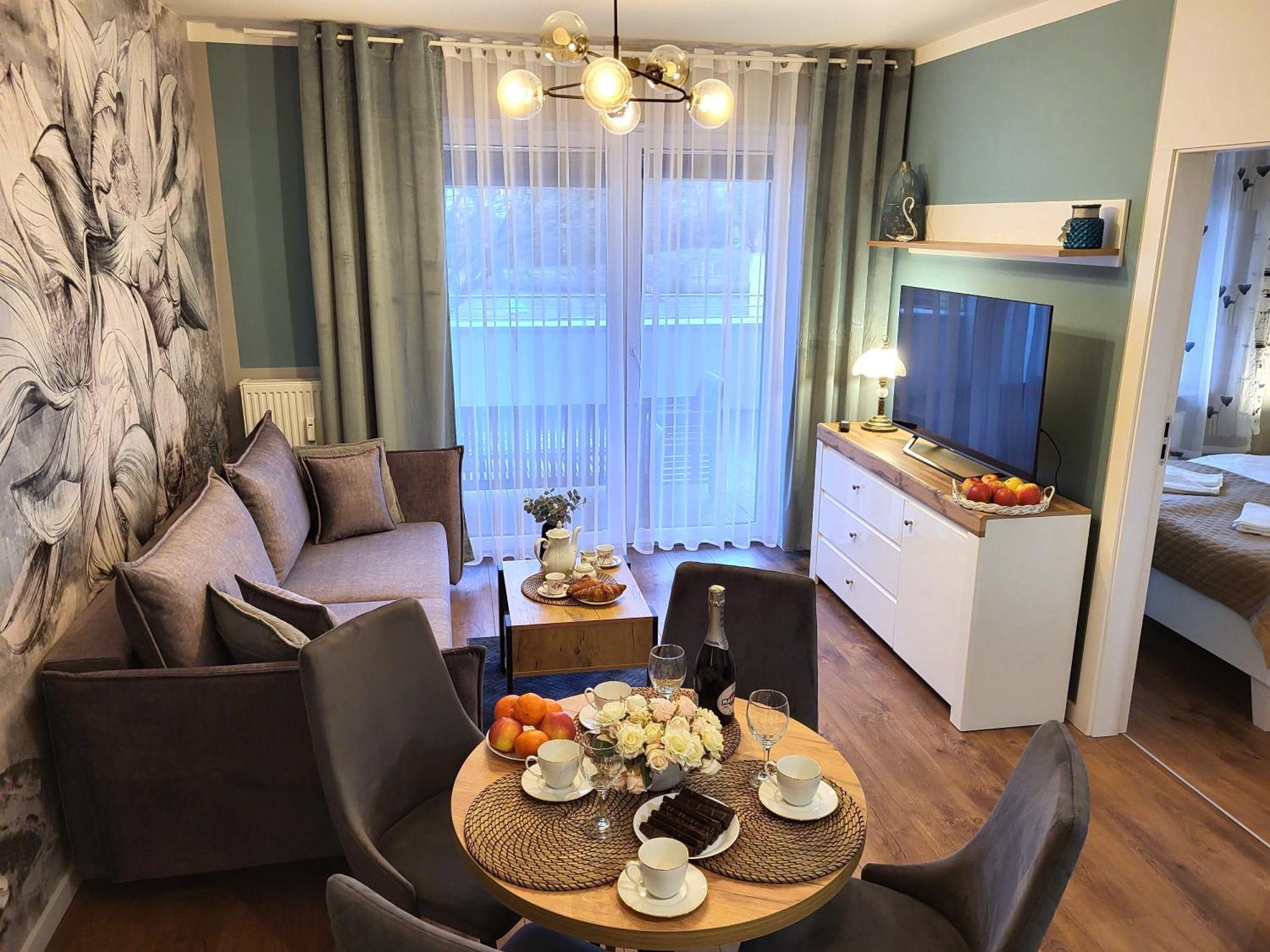 Miodowy Dom Exspanse Apartament 2 Lub 3 Pokoje Z Tarasem I Parkingiem Колобжег Экстерьер фото