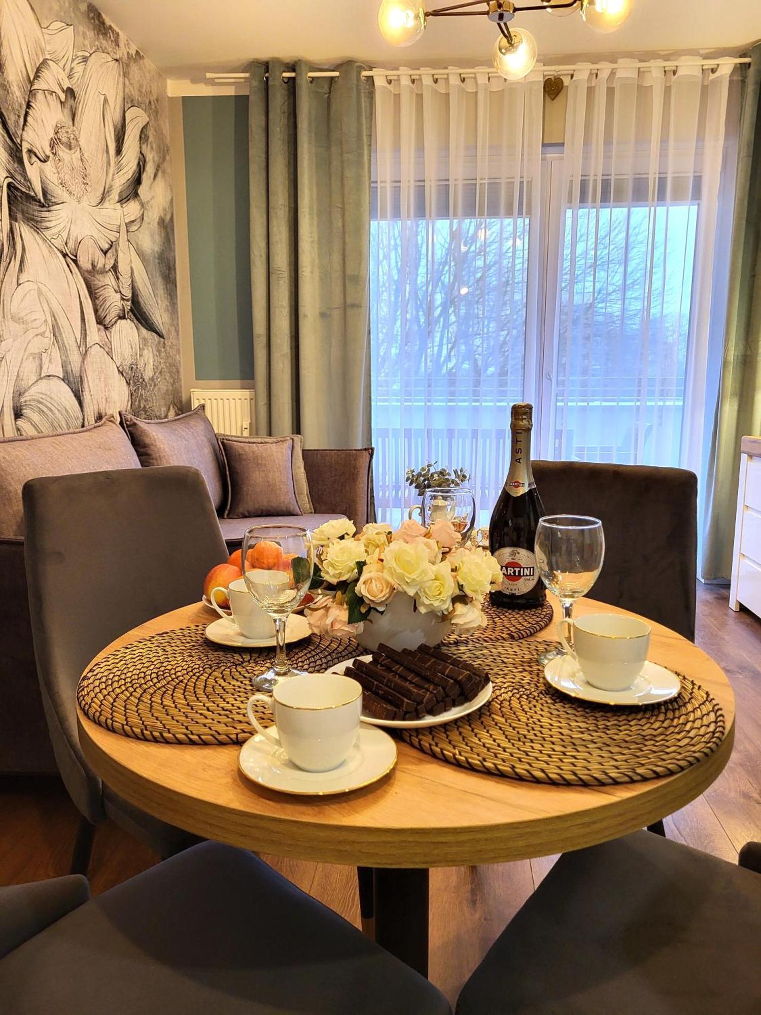 Miodowy Dom Exspanse Apartament 2 Lub 3 Pokoje Z Tarasem I Parkingiem Колобжег Экстерьер фото